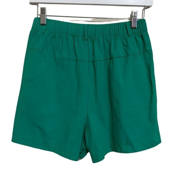 Small Size Women's Green Shorts‎ - Picture 3 of 9